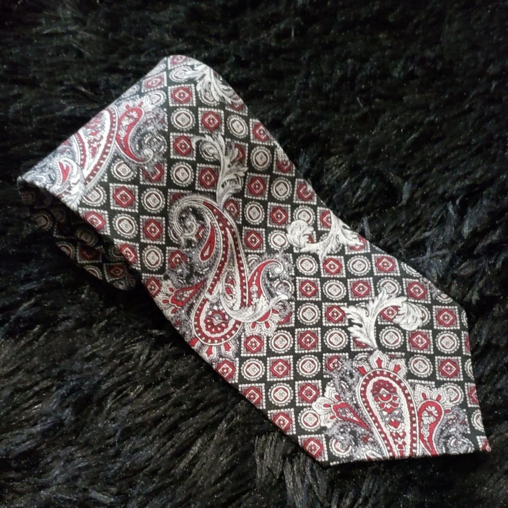 EUC Pierre Balmain Black and Red Tie with Geometric Paisley Design 100 Silk